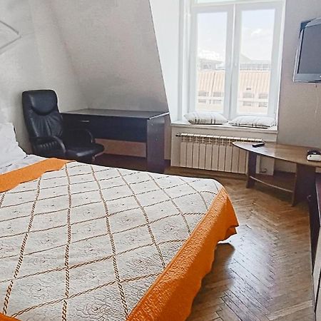 Апартаменти В Центрі На Галицький Для Чотирьох Lviv Ngoại thất bức ảnh