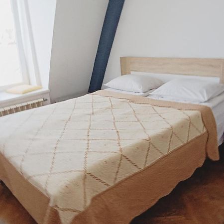 Апартаменти В Центрі На Галицький Для Чотирьох Lviv Ngoại thất bức ảnh